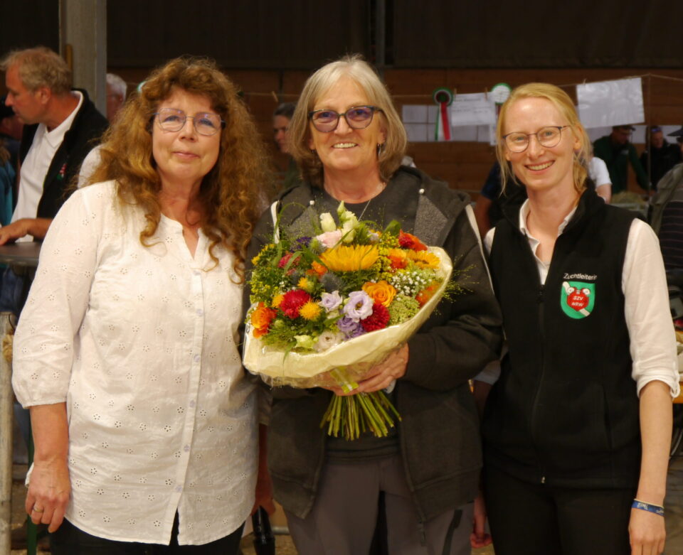 Monika Horn wurde für den langjährigen Einsatz auf den Veranstaltungen als Ausstellerin geehrt und in den Ruhestand verabschiedet.