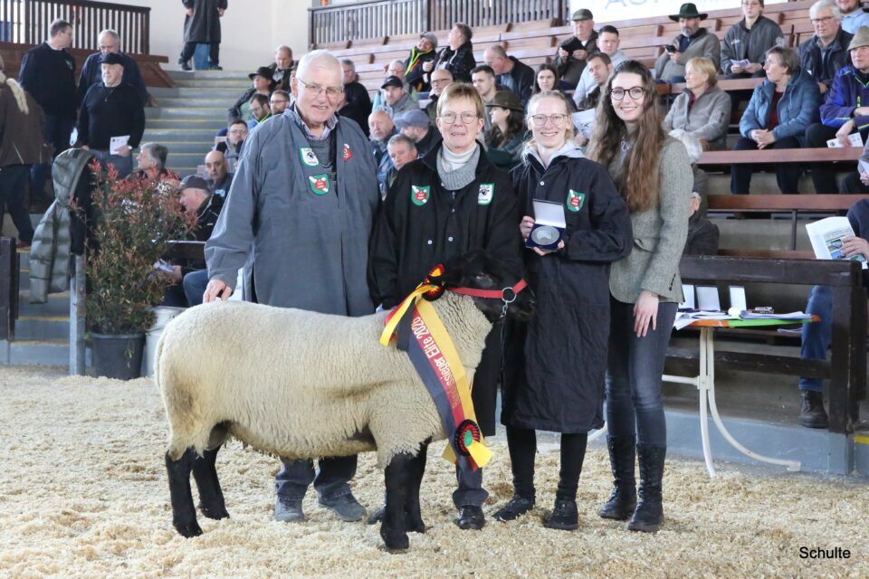 Siegertiervorstellung in Krefeld, Zucht Filies (Foto: Heinrich Schulte)